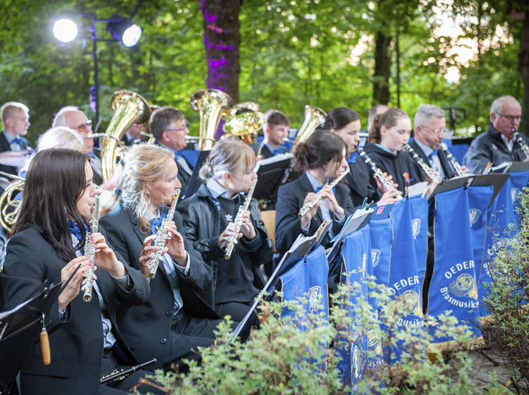 Oederaner Blasmusikanten bei einem Konzert zum Jubiläum der Wohnungsbaugenossenschaft Oederan eG 2022